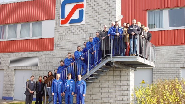 Gruppenfoto aller Mitarbeiter der Stadtwerke Strausberg
